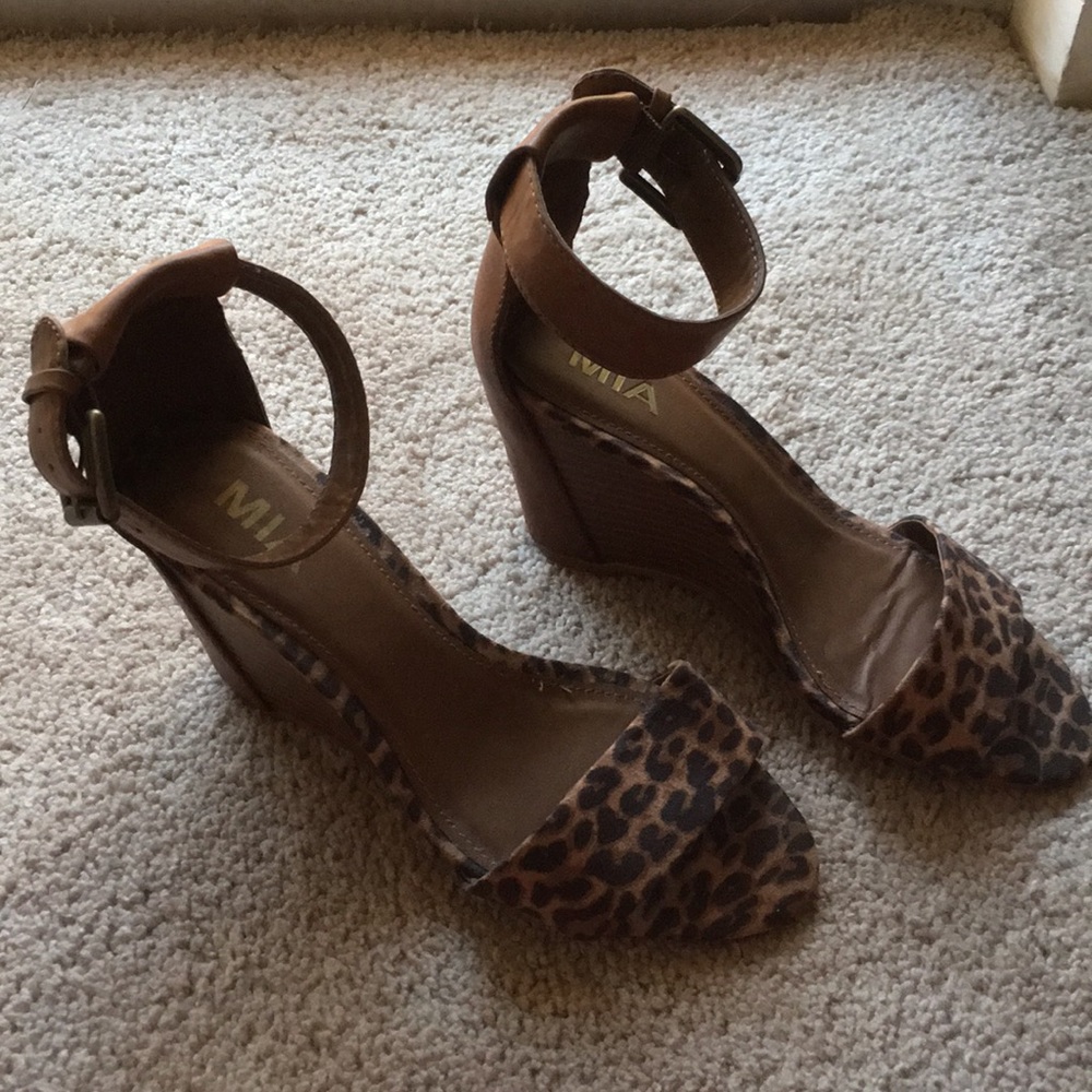 Leopard print wedges